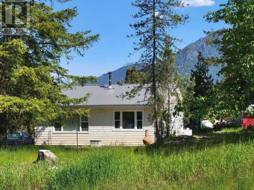 Photo de la propriété: 572 6 Highway BC V0G 1R1