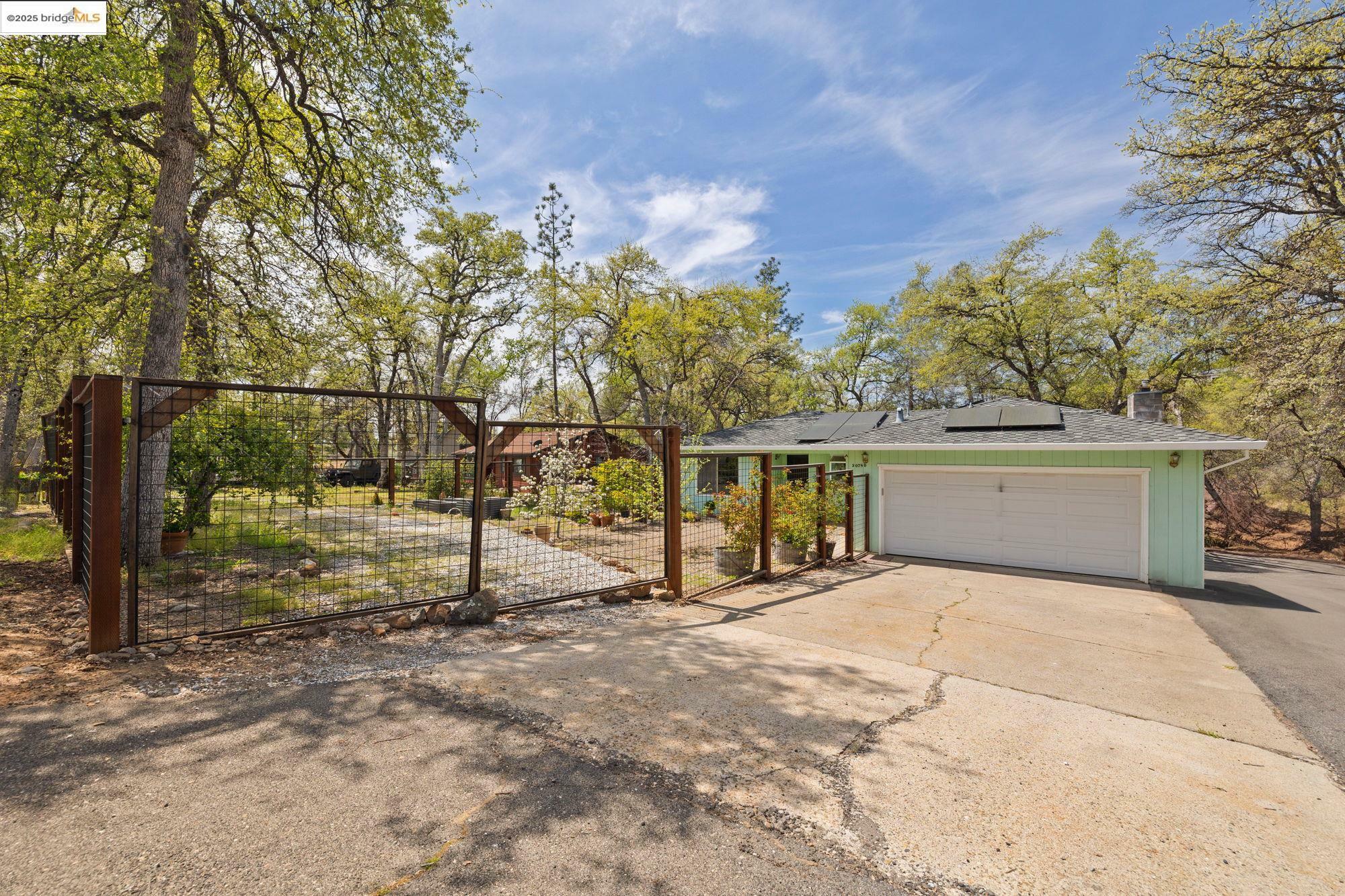 20780 Willow Springs Dr  Soulsbyville CA 95372 photo