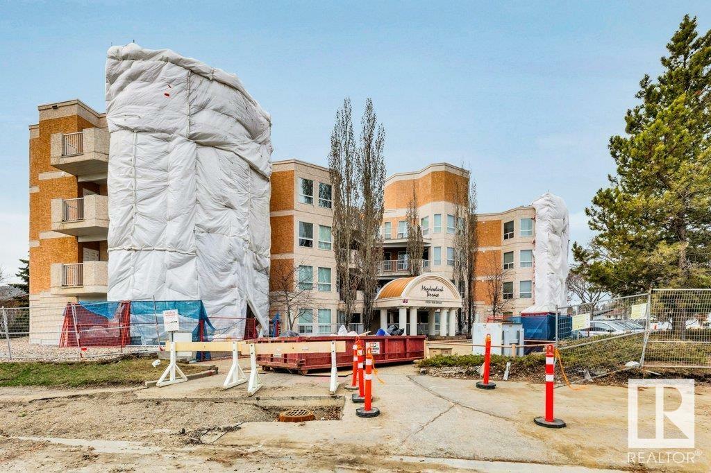 Property Photo: 9120 156 Street NW 204 AB T5R 1Y8