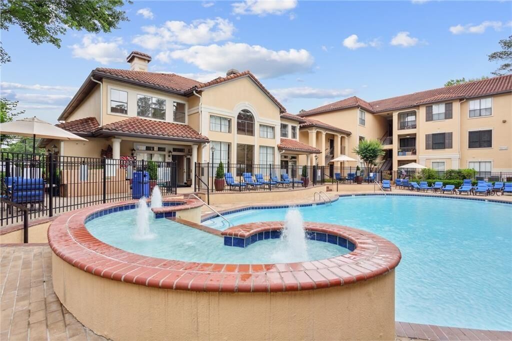 Property Photo:  3777 Peachtree Road NE 1513  GA 30319 