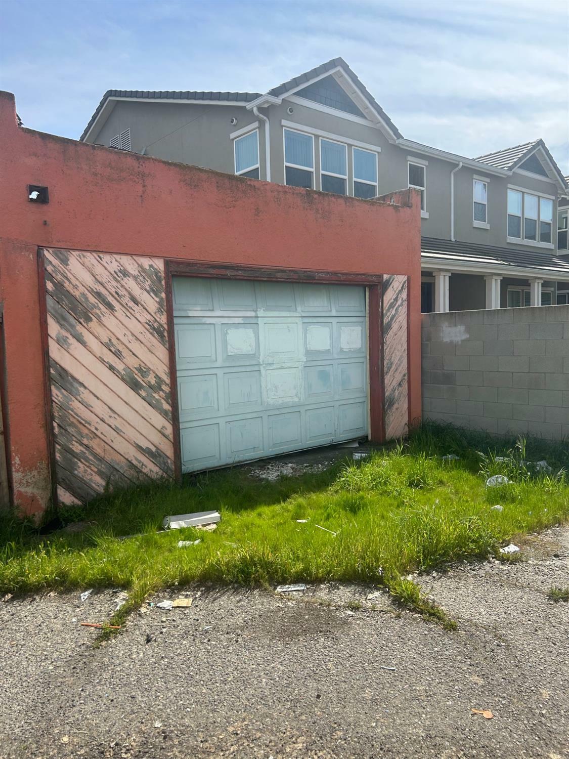 Property Photo: 2235 San Joaquin Street CA 93721