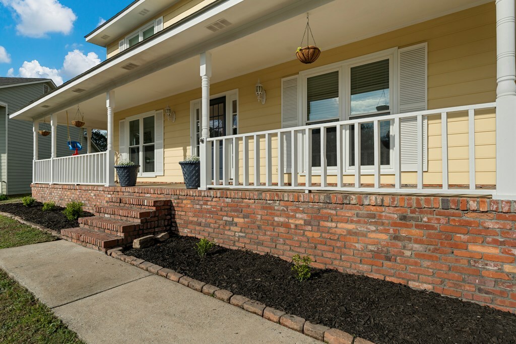 Property Photo: 8 Labrador Court GA 31909-4810