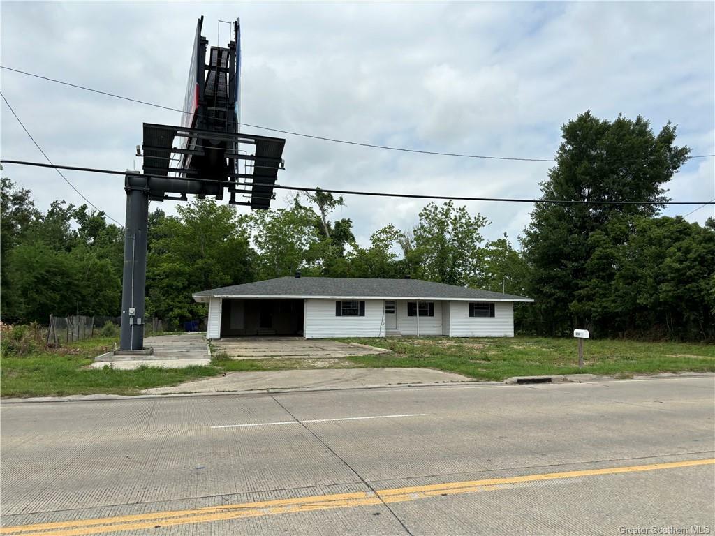 Property Photo: 3710 Nelson Road LA 70605