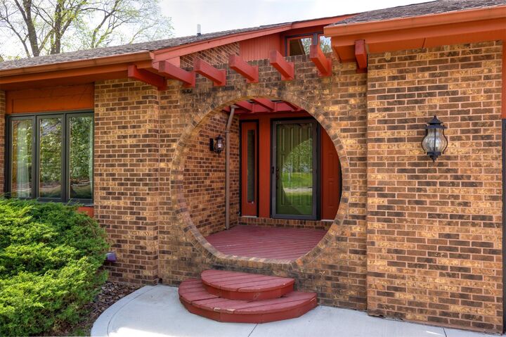 Property Photo: 2800 Claiborne Circle IA 50322
