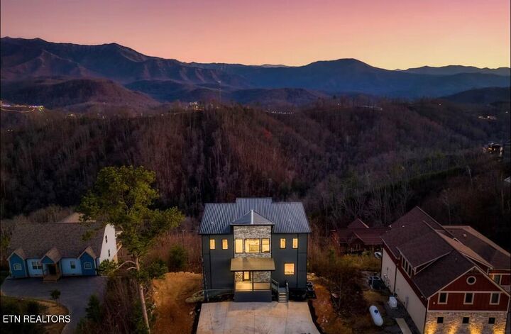 Property Photo:  896 Chalet Village Blvd Blvd  TN 37738 