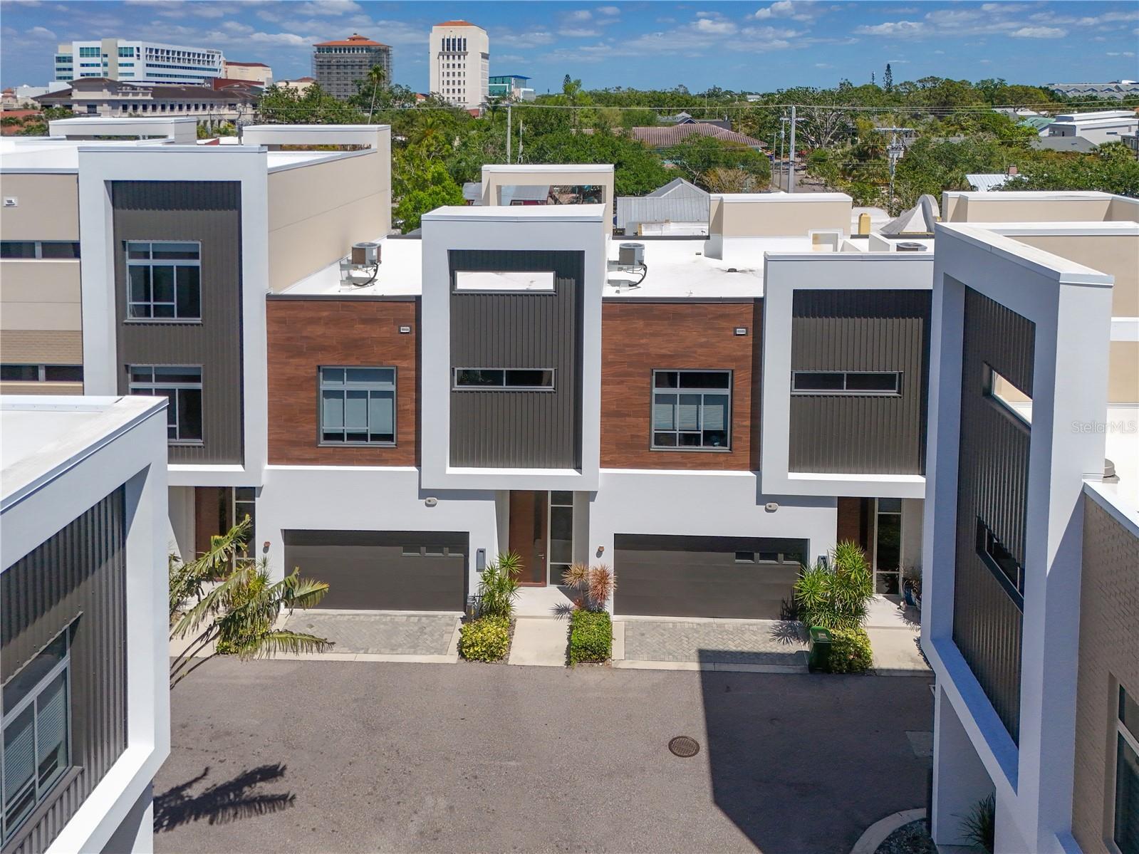 Property Photo: 221 Cosmopolitan Court FL 34236