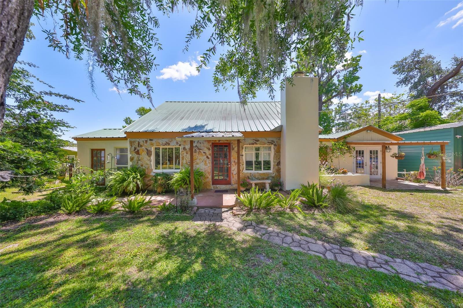 Property Photo: 10824 Palmetto Street FL 33569