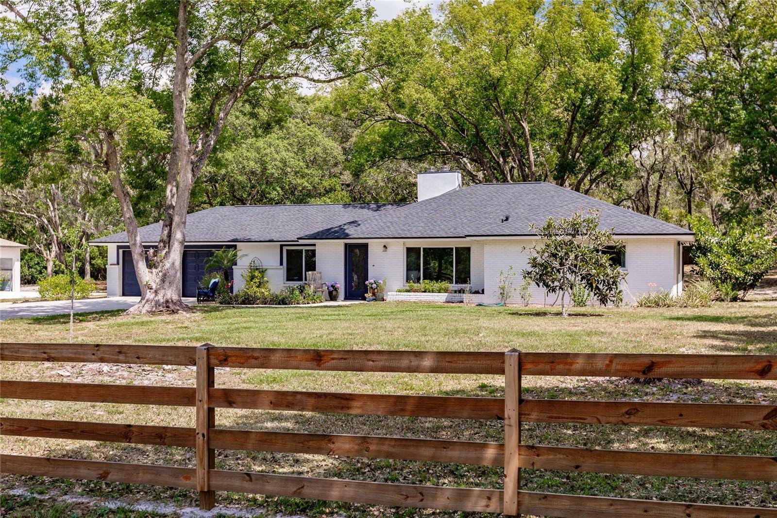 Property Photo:  120 W Trade Winds Road  FL 32708 