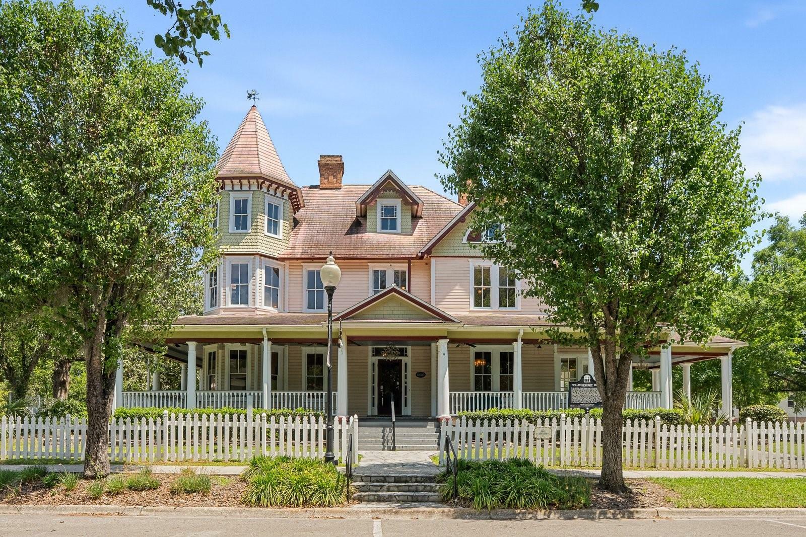 Property Photo: 14603 Main Street FL 32615