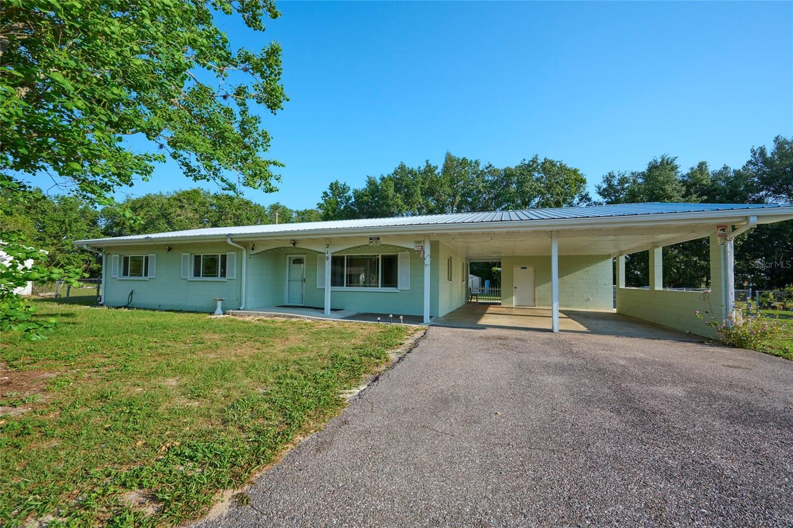 Property Photo: 219 Willow Street FL 33859