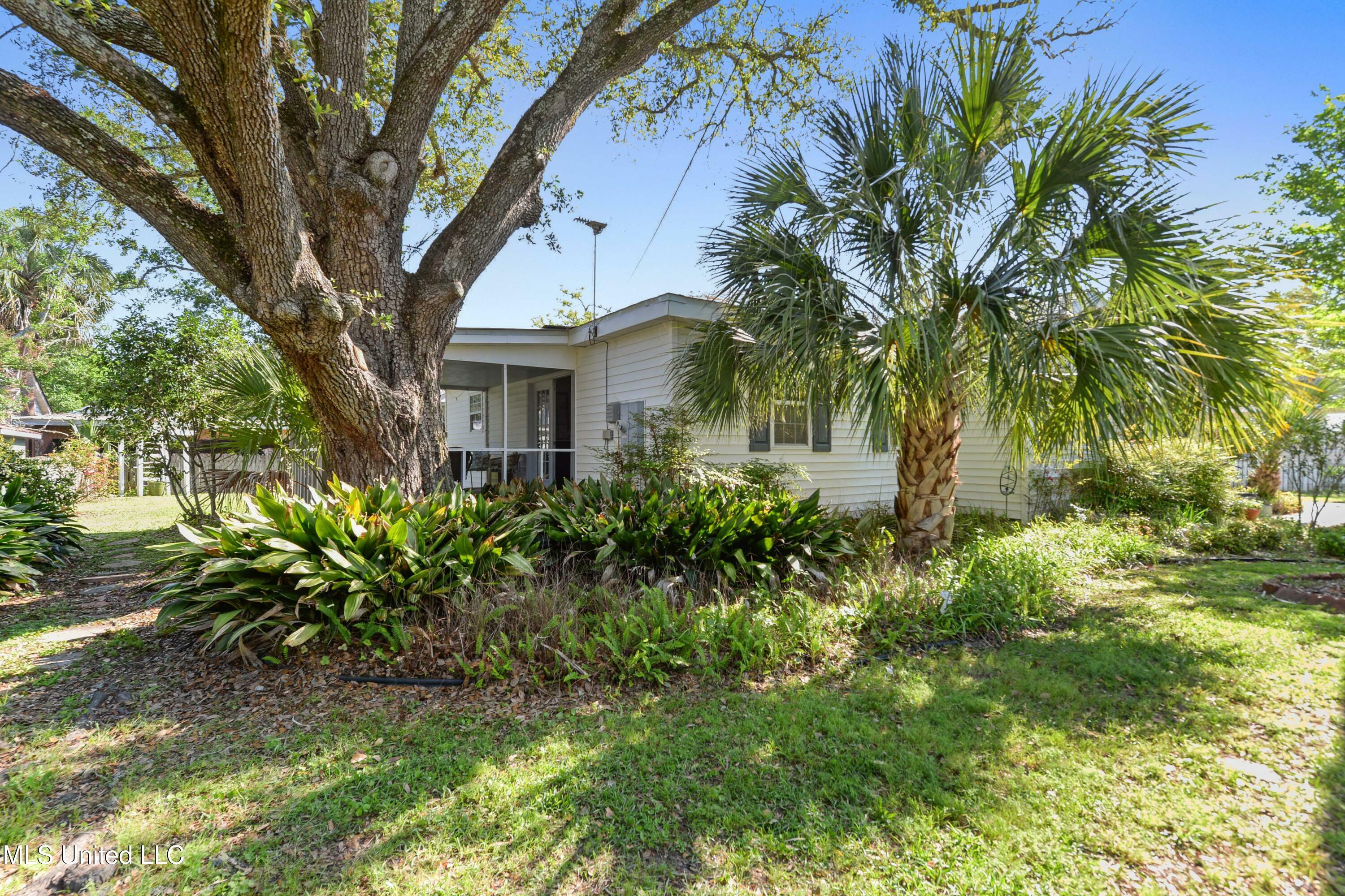 Property Photo:  211 Demontluzin Avenue  MS 39520 