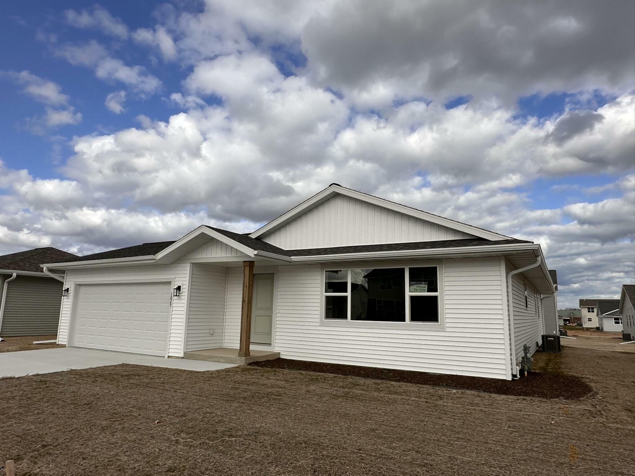 Property Photo: 1025 Sully Way WI 53085