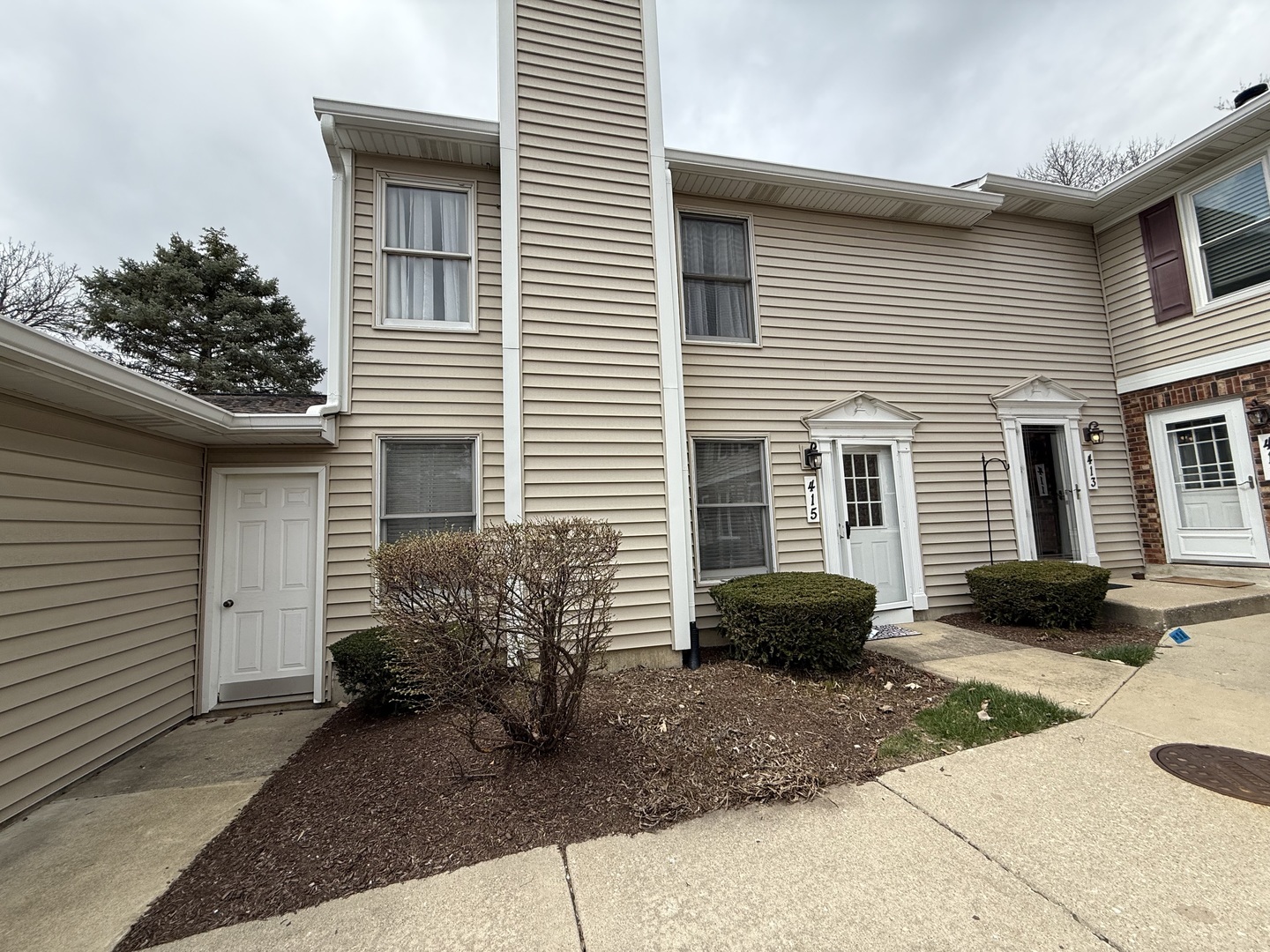 Property Photo: 415 Kensington Court IL 60563