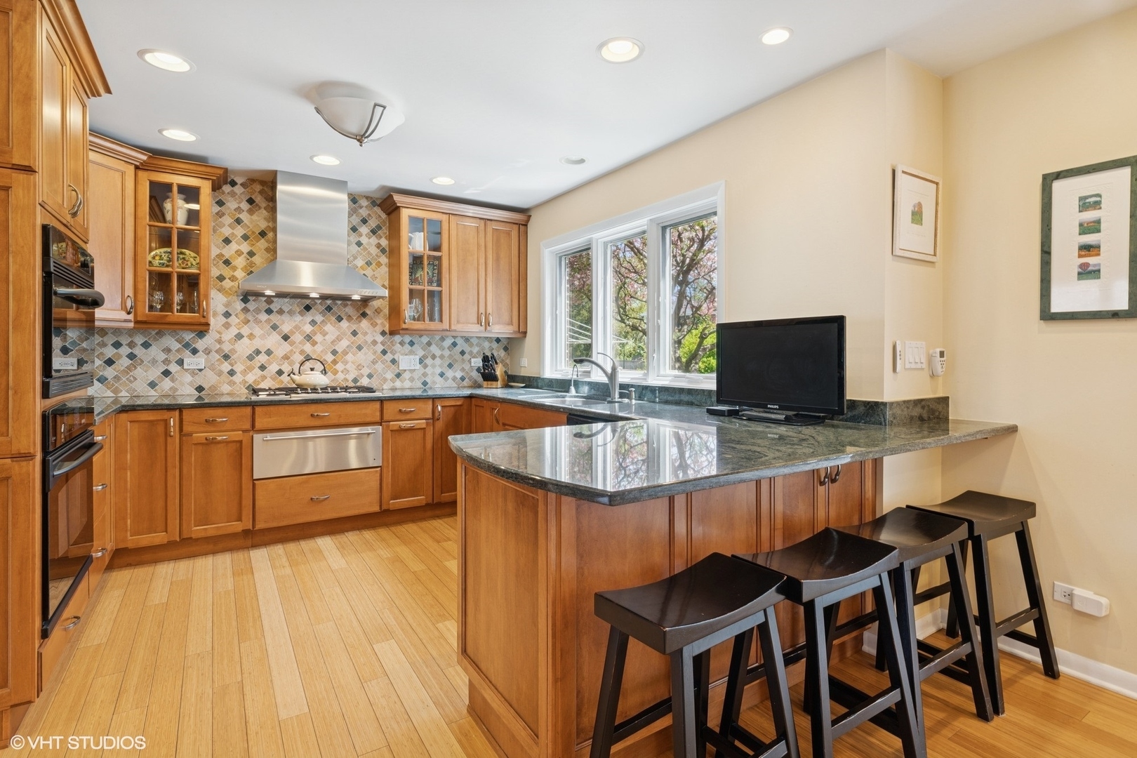 Property Photo: 1831 Ellendale Drive IL 60062