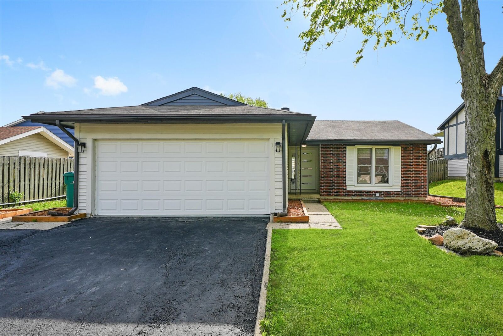 Property Photo:  1 Fernwood Court  IL 60446 