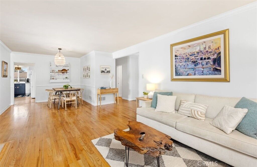 Property Photo:  322 Calle De Arboles  CA 90277 