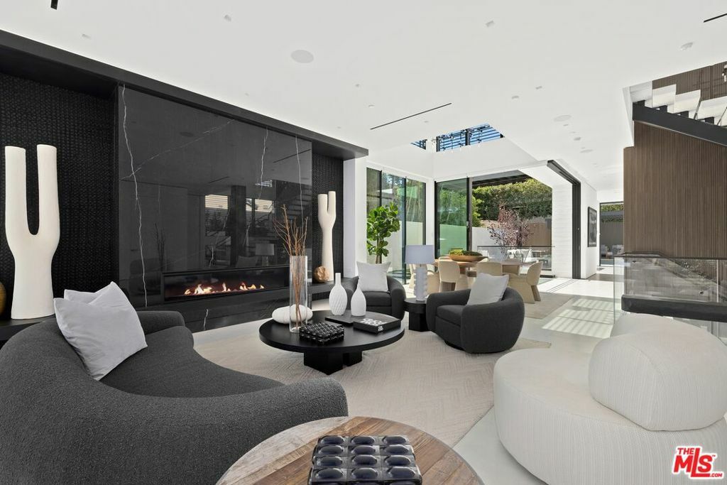 Property Photo: 137 S Wetherly Drive CA 90211