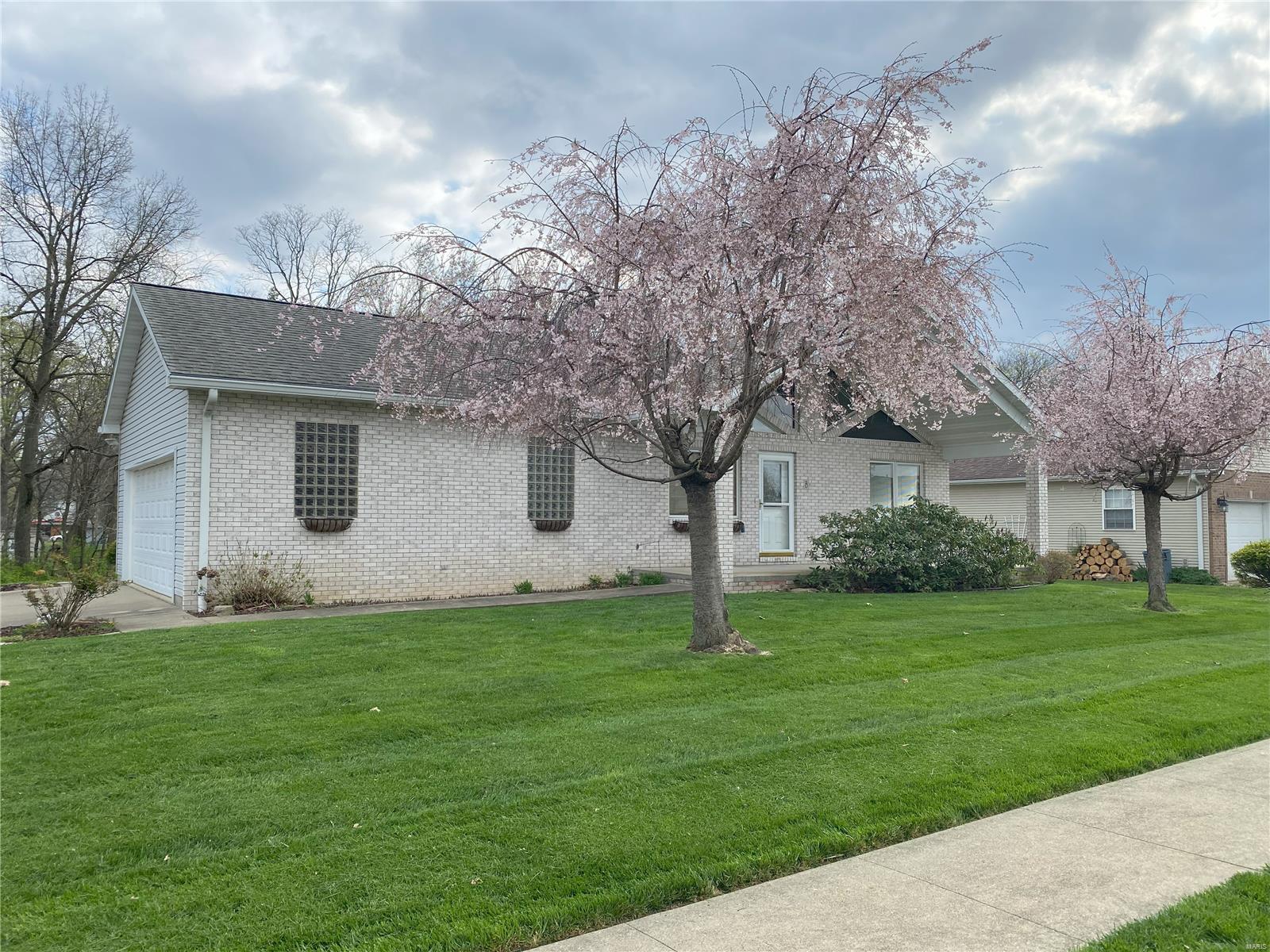 Property Photo:  8 Creekside Drive  IL 62293 