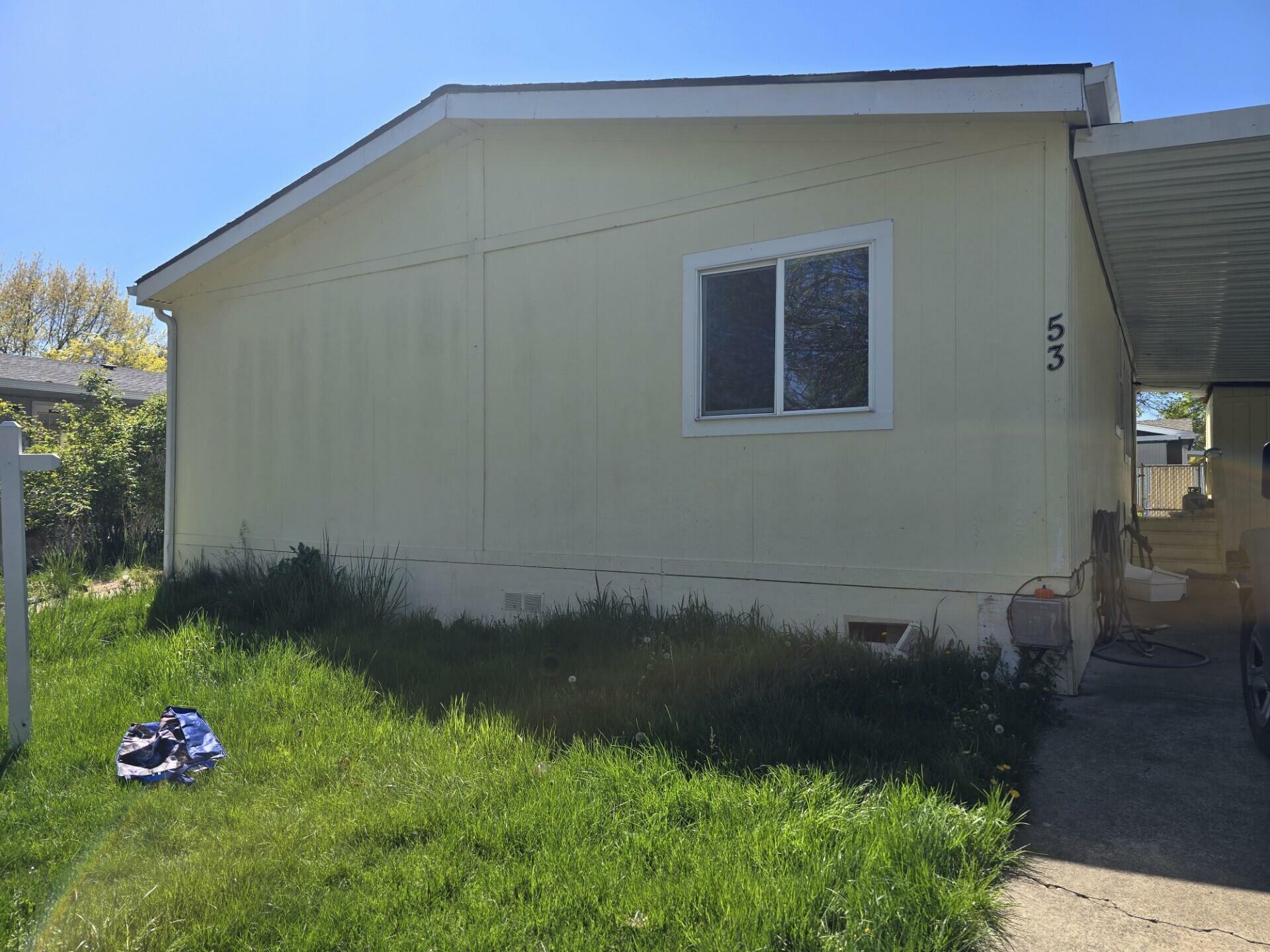 Property Photo: 633 E Archwood Drive 53 OR 97524