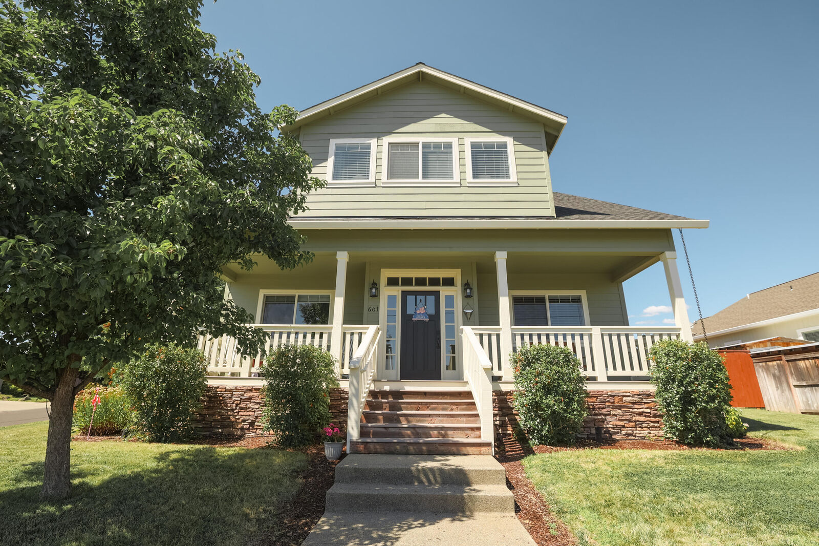 Property Photo: 601 Barton Road OR 97524