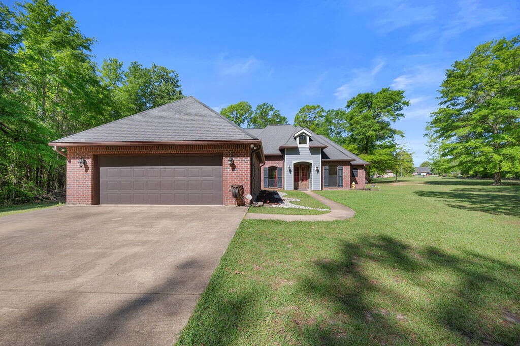 Property Photo: 530 Roy Bridges Rd LA 71446