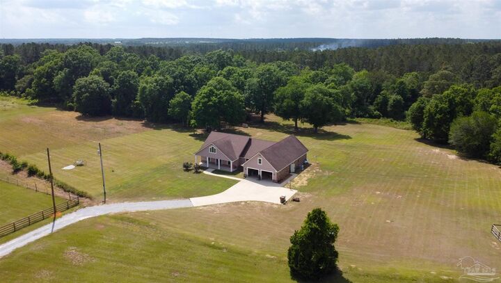 Property Photo: 4940 Palmer Ridge Dr FL 32571