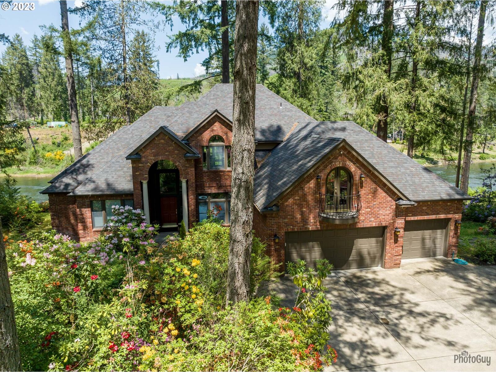 Property Photo: 46769 Goodpasture Rd OR 97488