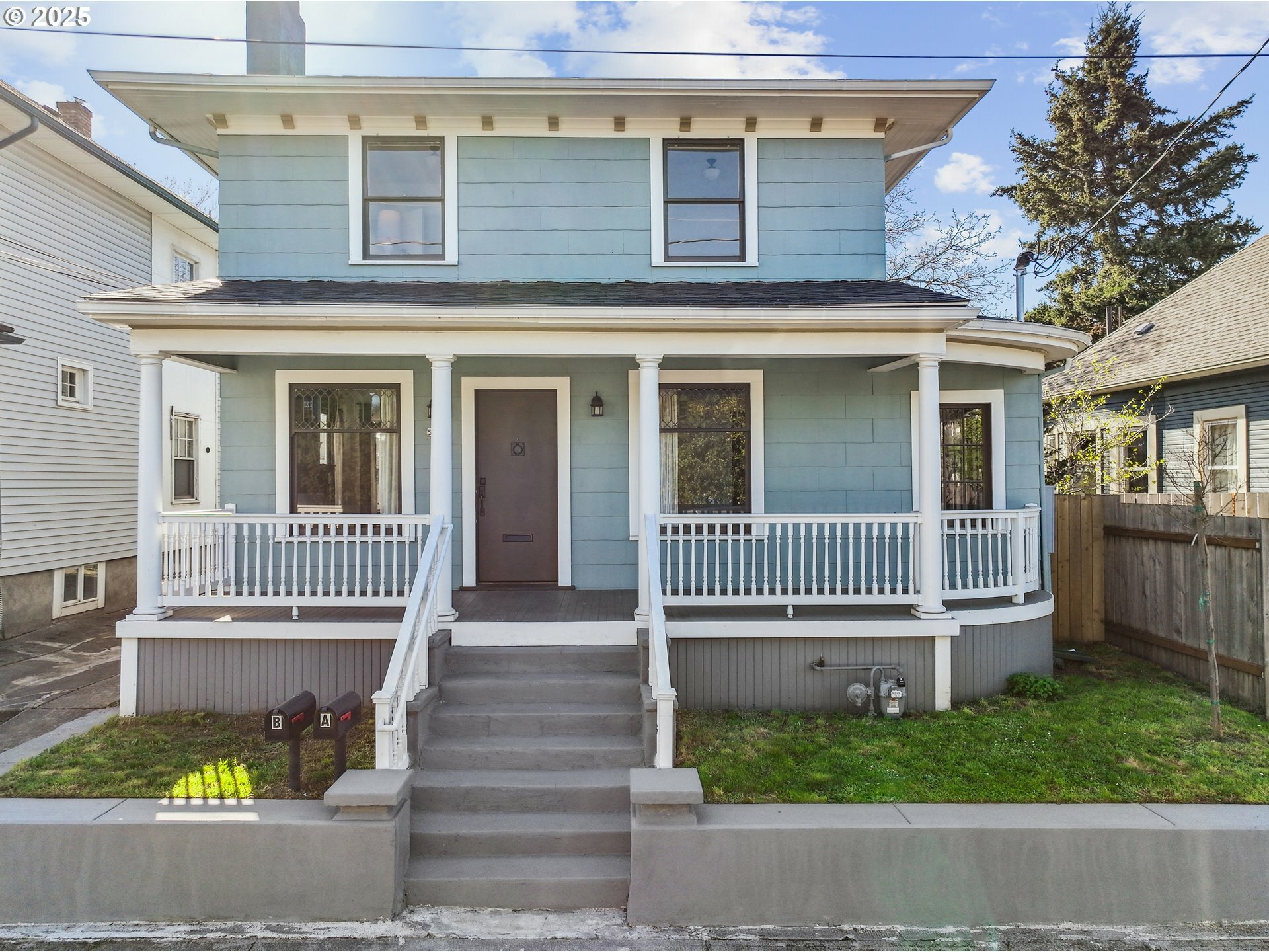 Property Photo: 5025 NE 6th Ave OR 97211