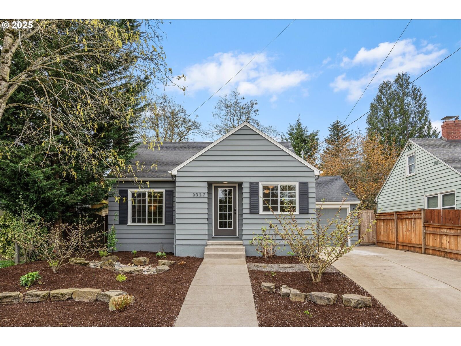 Property Photo: 3557 NE 47th Ave OR 97213