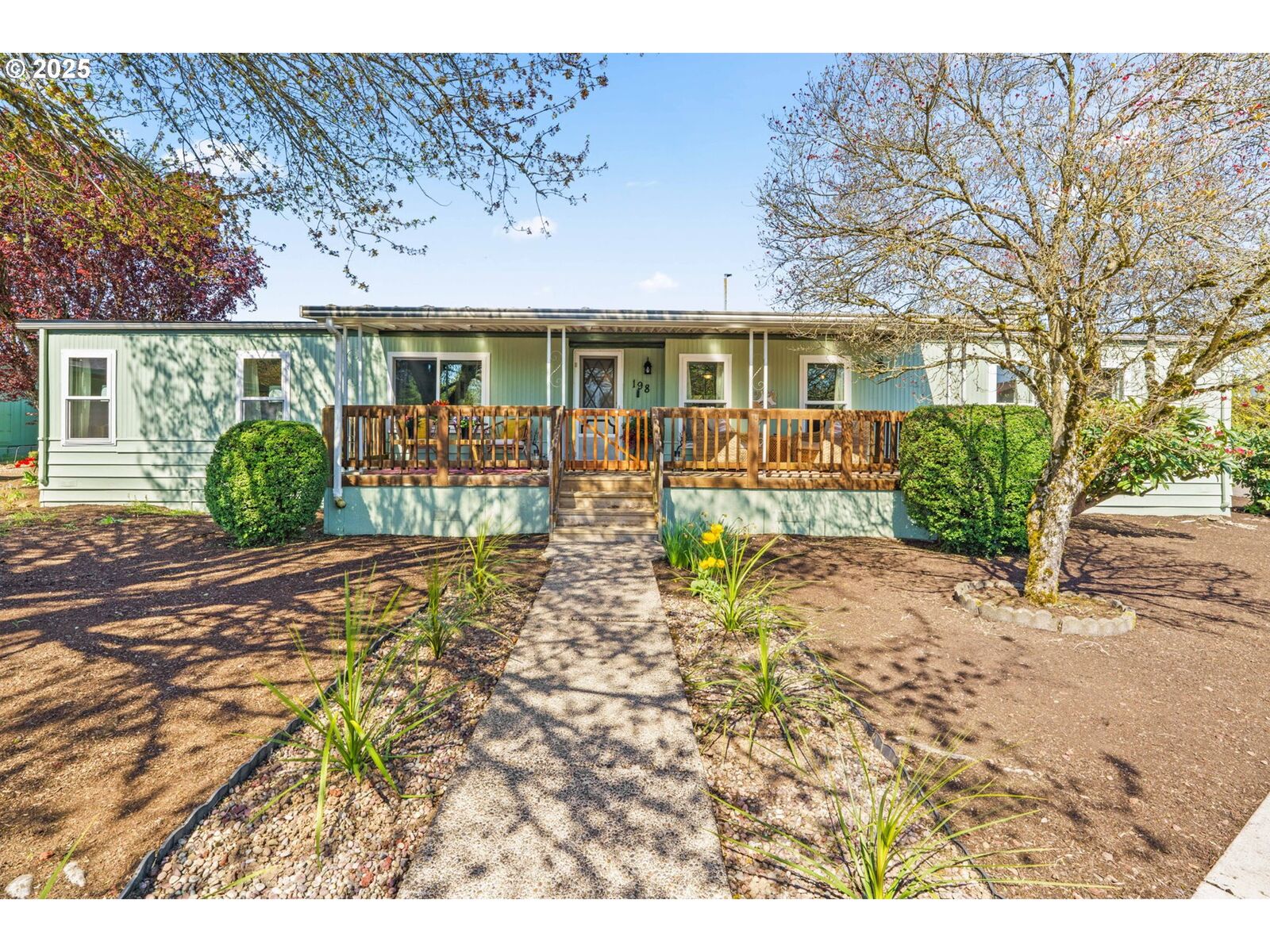 Property Photo:  1199 N Terry St 198  OR 97402 