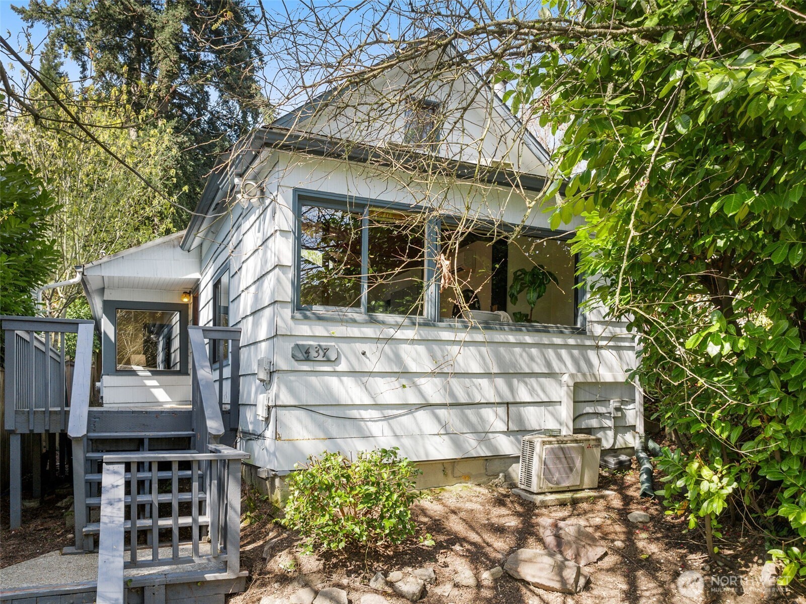 437  25th Avenue E  Seattle WA 98112 photo
