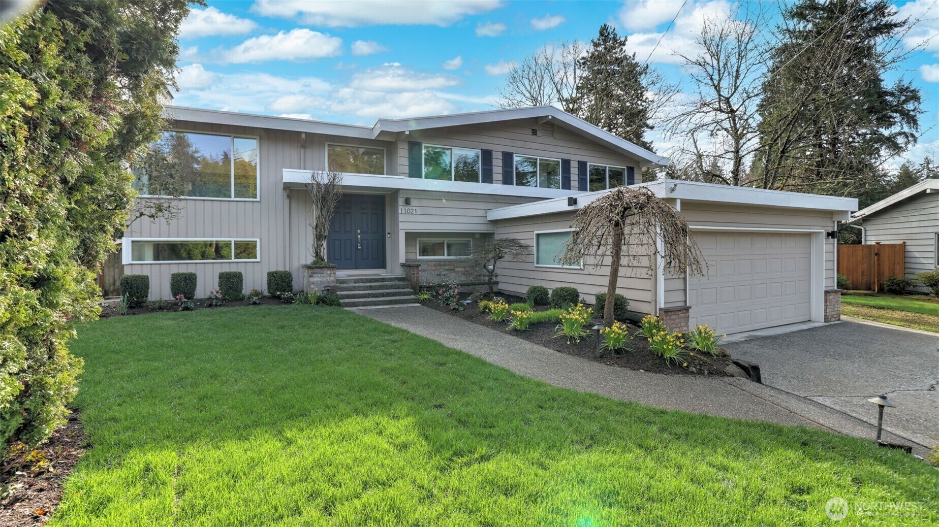 Property Photo:  11021 SE 10th Street  WA 98004 