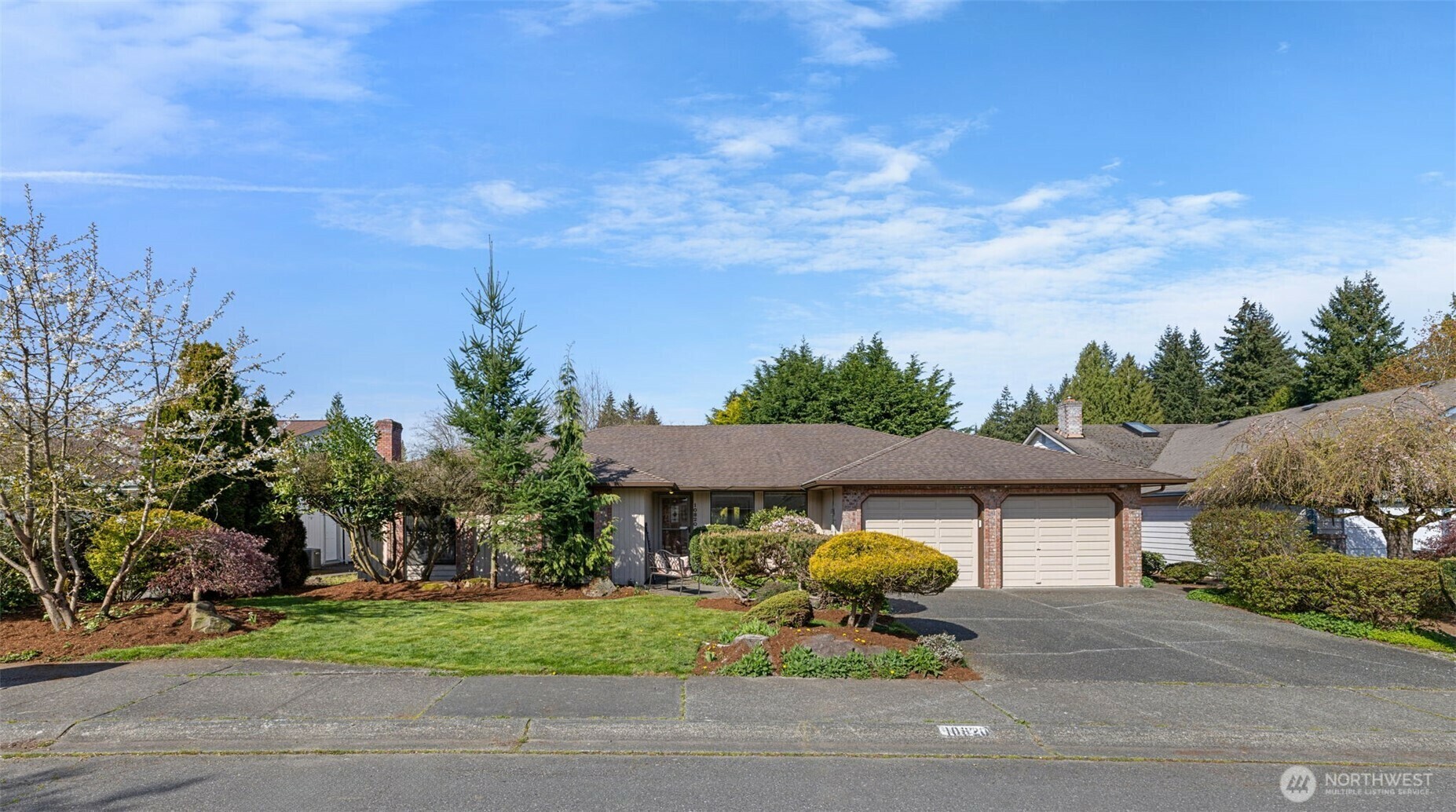 Property Photo: 10820 39th Drive SE WA 98208