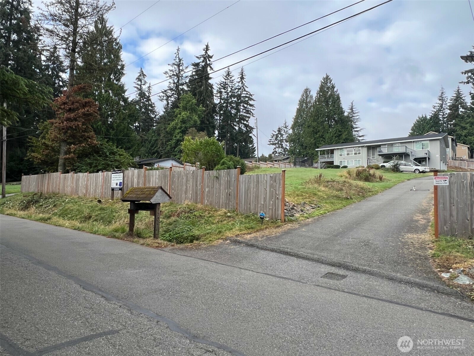 Property Photo: 21704 3rd Avenue SE WA 98021