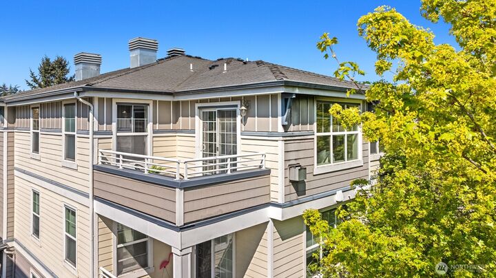 Property Photo: 10549 Stone Avenue N 301 WA 98133
