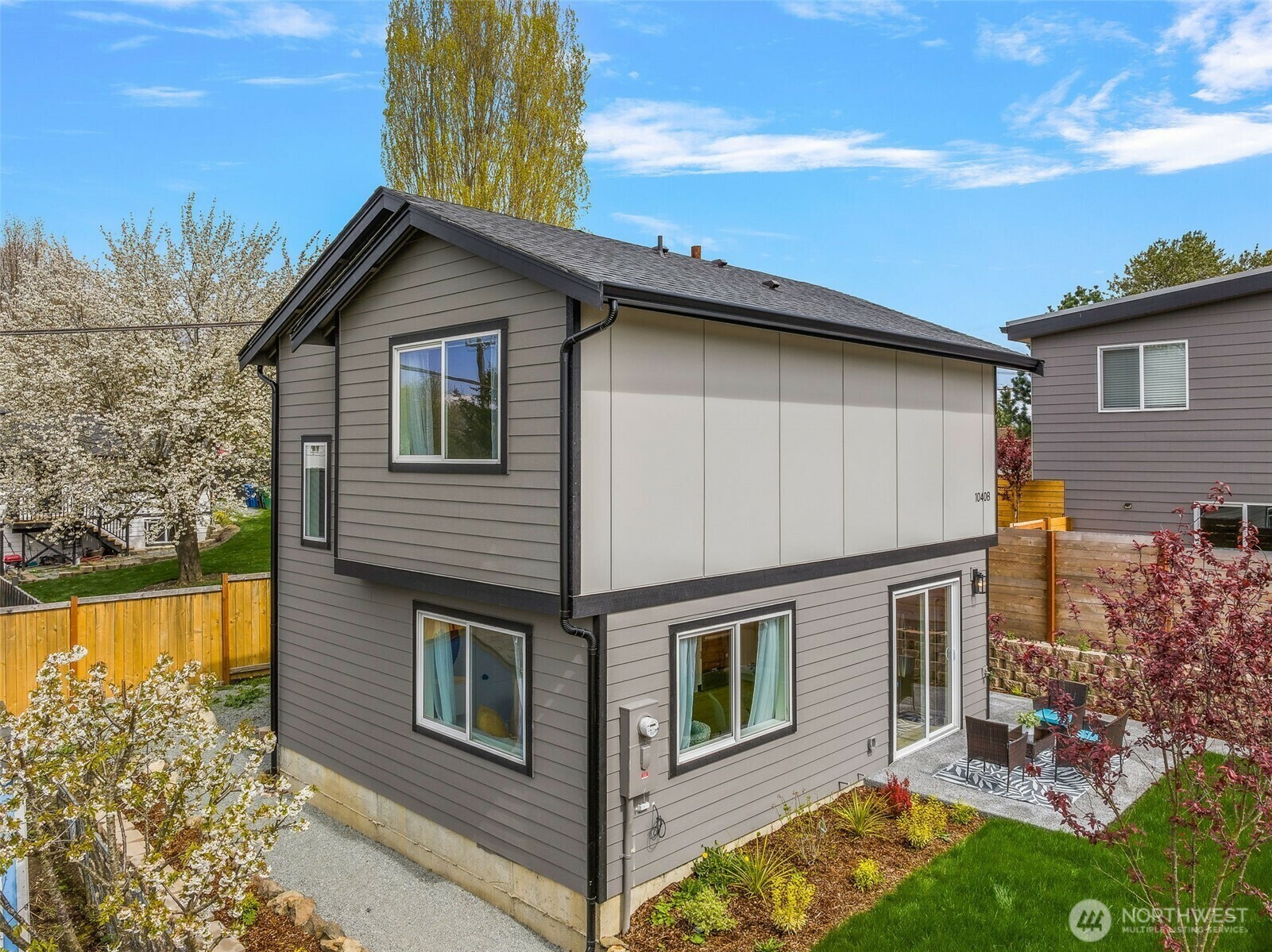 Property Photo: 1040 S Director Street B WA 98108