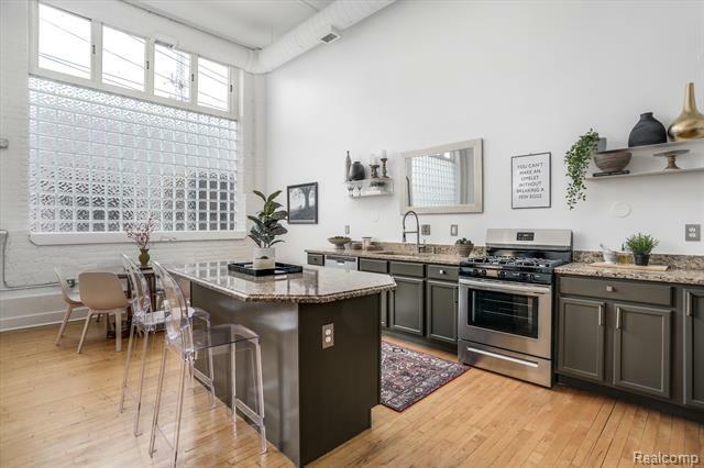 Property Photo: 2843 E Grand Blvd 4 MI 48211