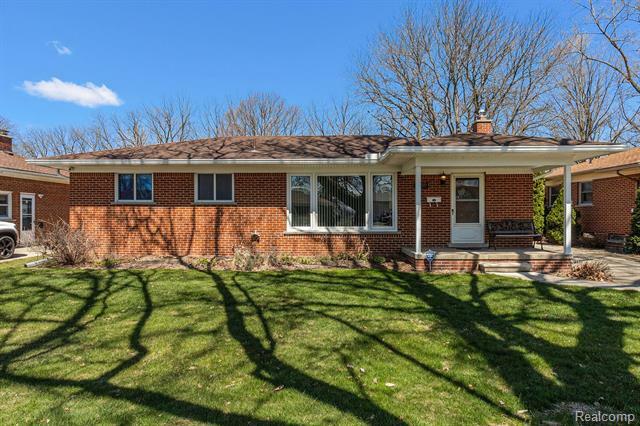 Property Photo: 27058 Clairview Drive MI 48127