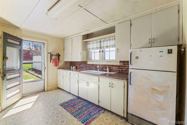Property Photo: 3931 S Shore Drive MI 48446