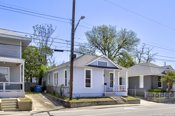Property Photo: 508 N Cherry St TX 78202