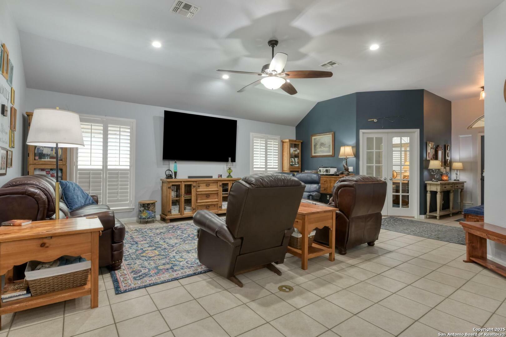 Property Photo: 2239 Kensington Way TX 78130
