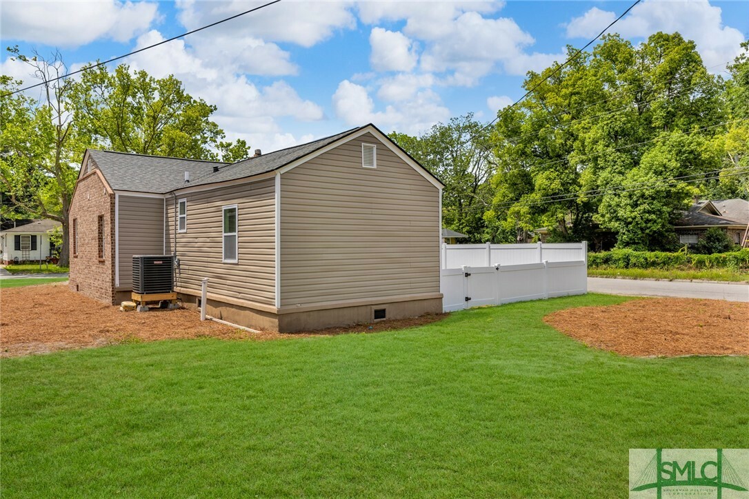 Property Photo: 1402 E 33rd Street GA 31404