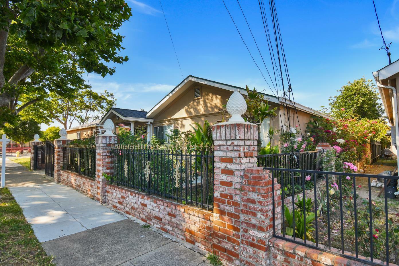 Property Photo: 7 Lindbergh Street CA 94401