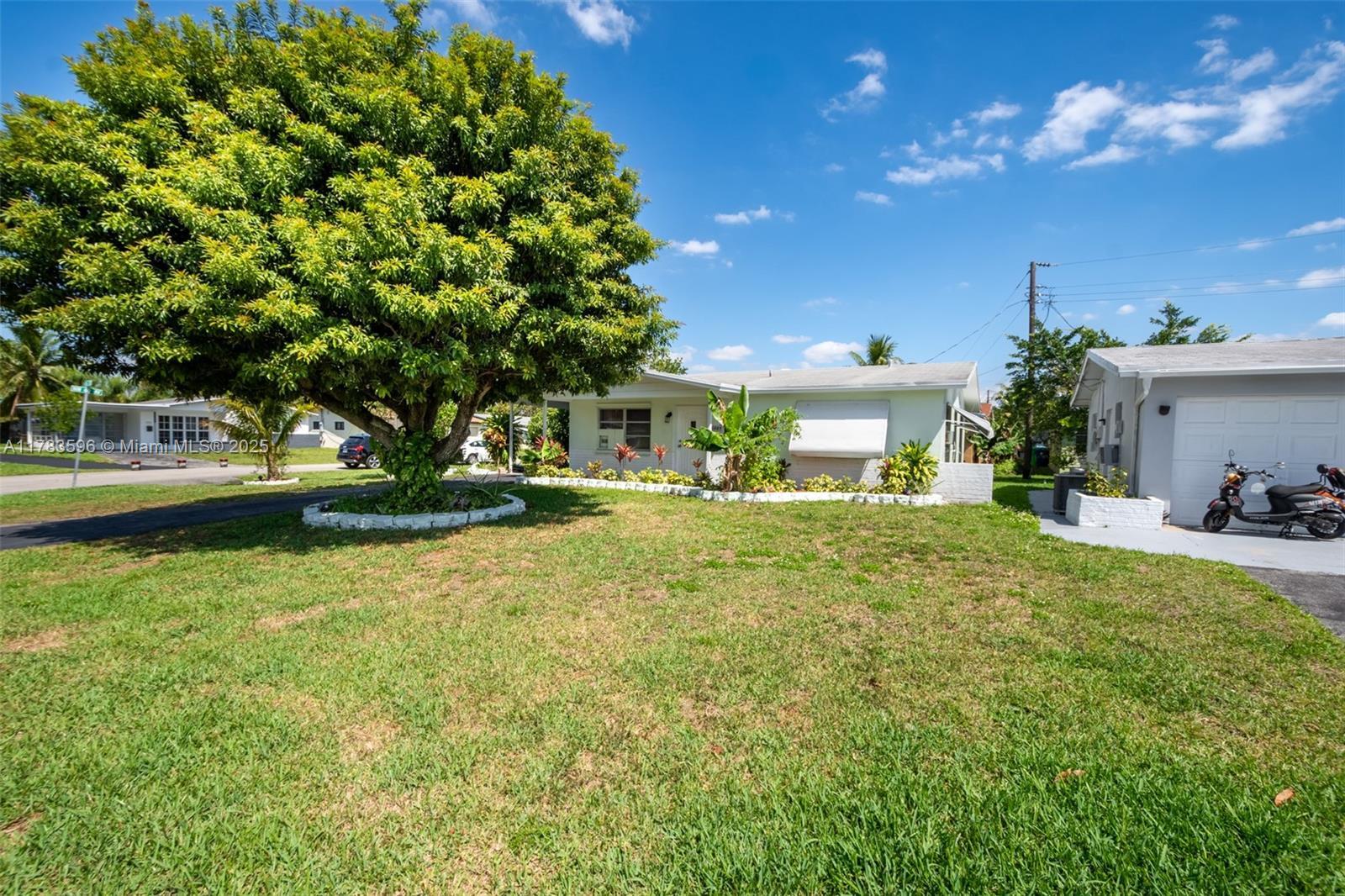 Property Photo:  6885 NW 26th St  FL 33313 