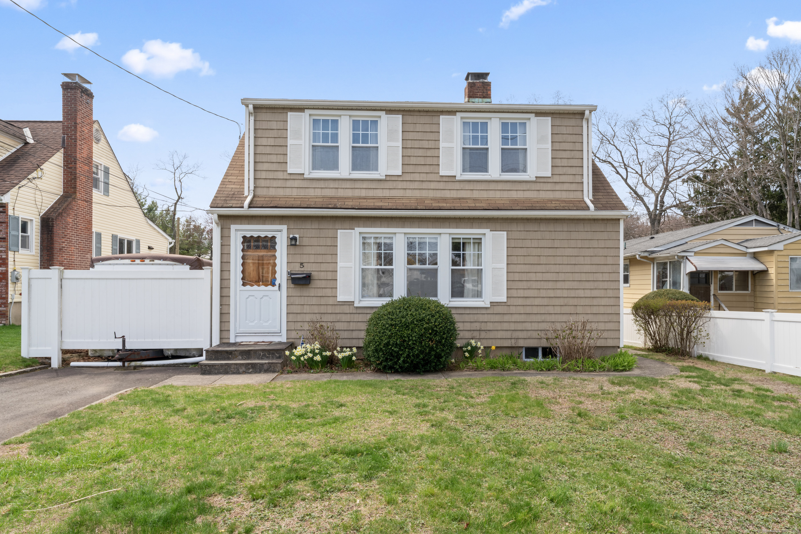 5 Vollmer Avenue  Norwalk CT 06851 photo