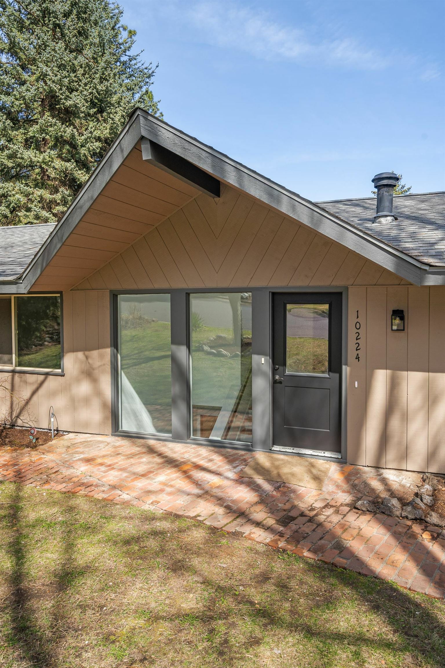 Property Photo:  10224 N Briar Cliff Dr  WA 99218-2413 