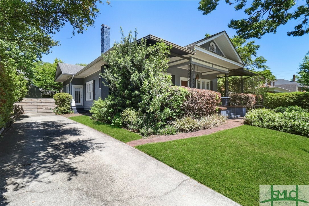 Property Photo:  128 E 48th Street  GA 31405 