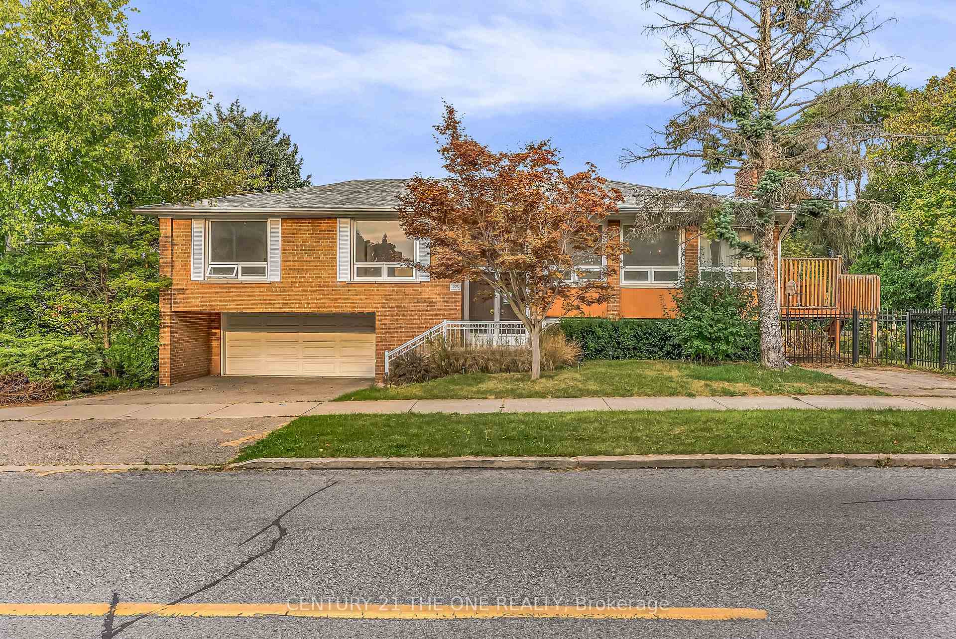 Property Photo: 225 Maxome Avenue ON M2M 3L3