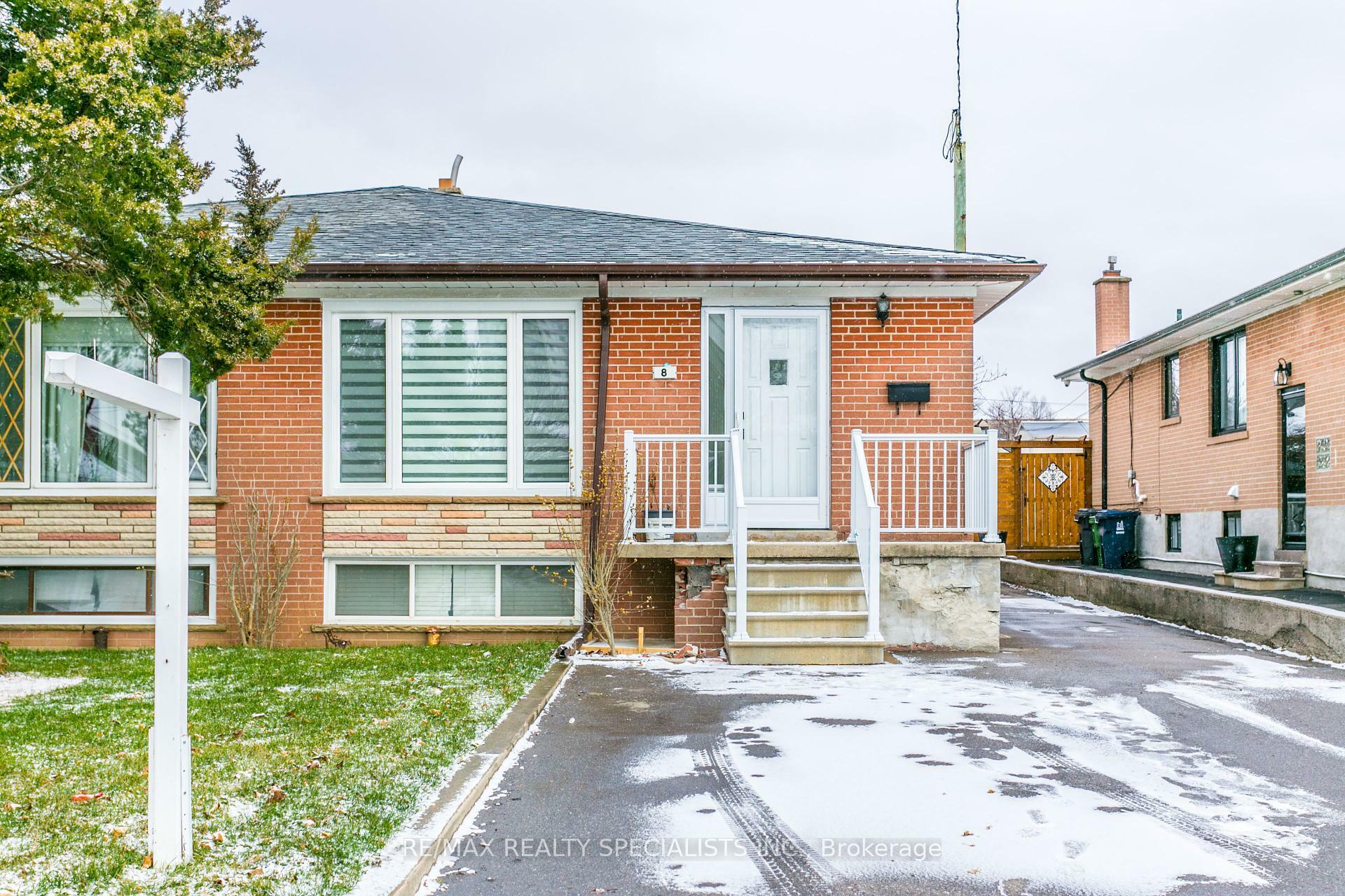 Property Photo:  8 Giltspur Drive Main  ON M3L 1M5 