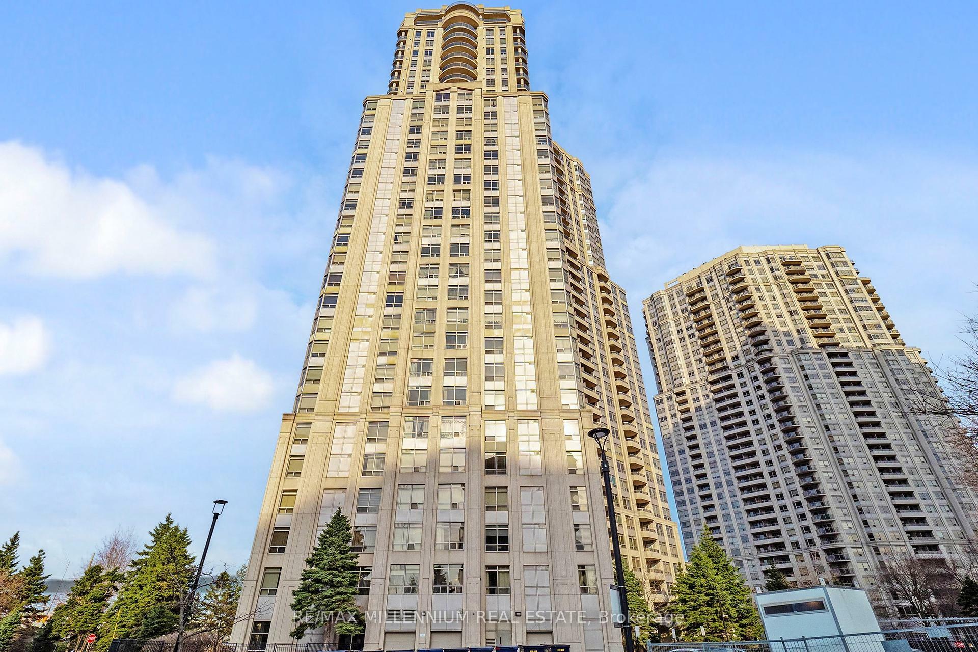 Property Photo:  25 Kingsbridge Garden Circle 423  ON L5R 4B1 